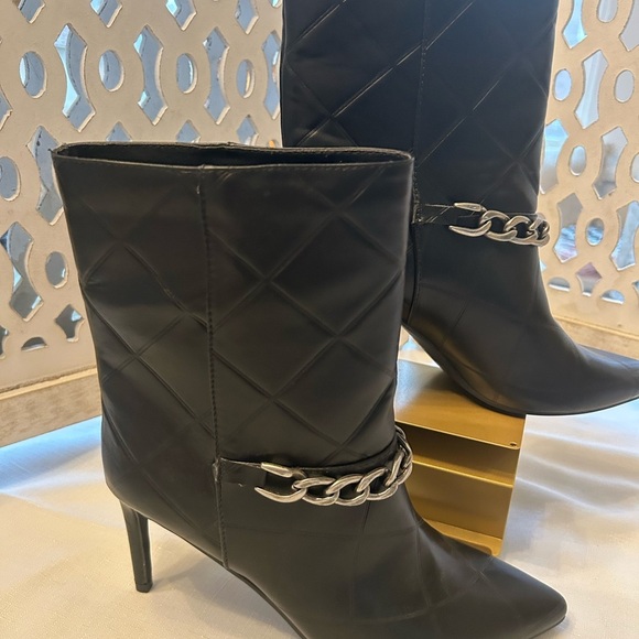 Chinese Laundry Black Quilted Heeled Boots with Chain - Picture 3 of 14